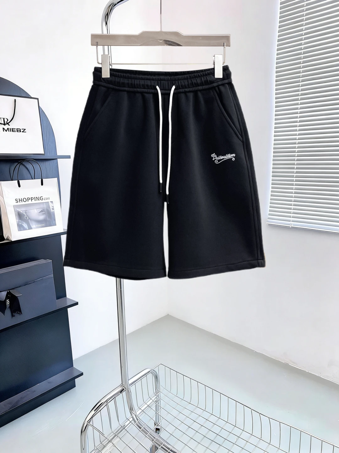 Louis Vuitton Shorts — 0e129570