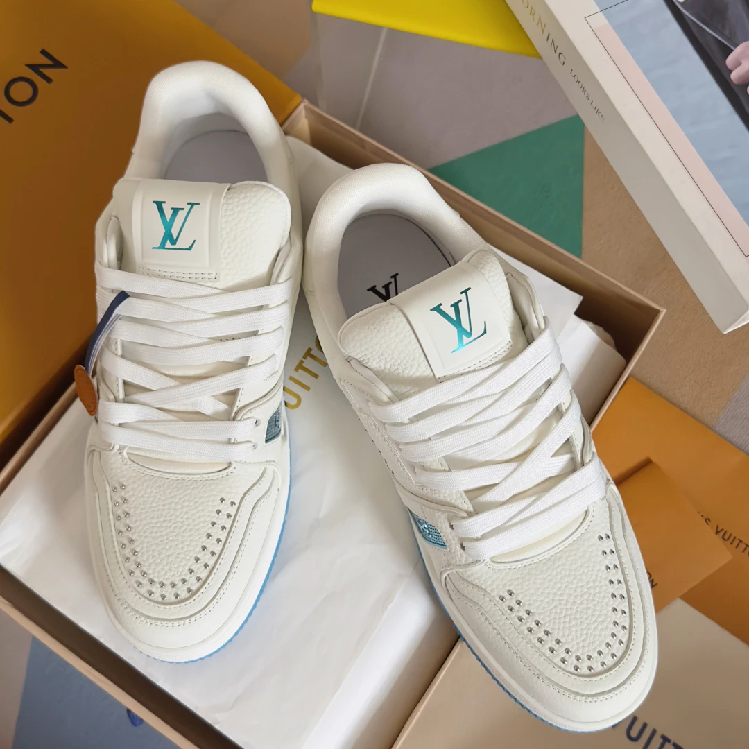 Louis Vuitton Sneakers — 5b1525be