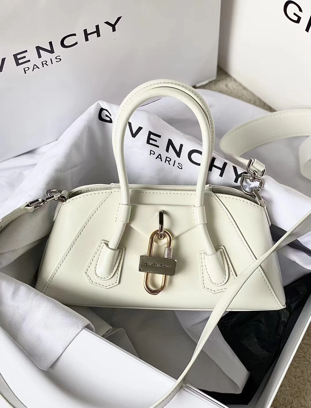 Givenchy Bag — cc8044b0
