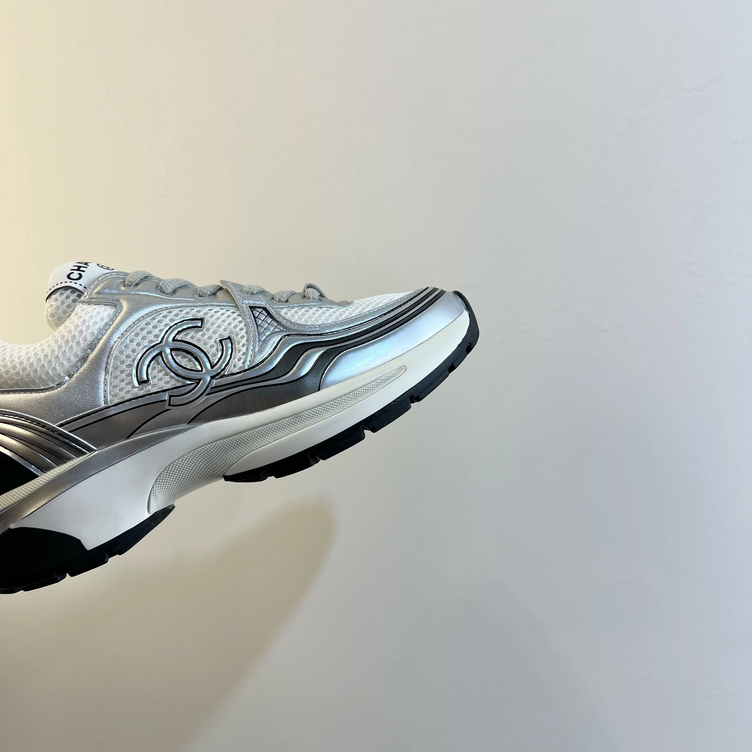 Chanel Sneakers — e0e84cc0