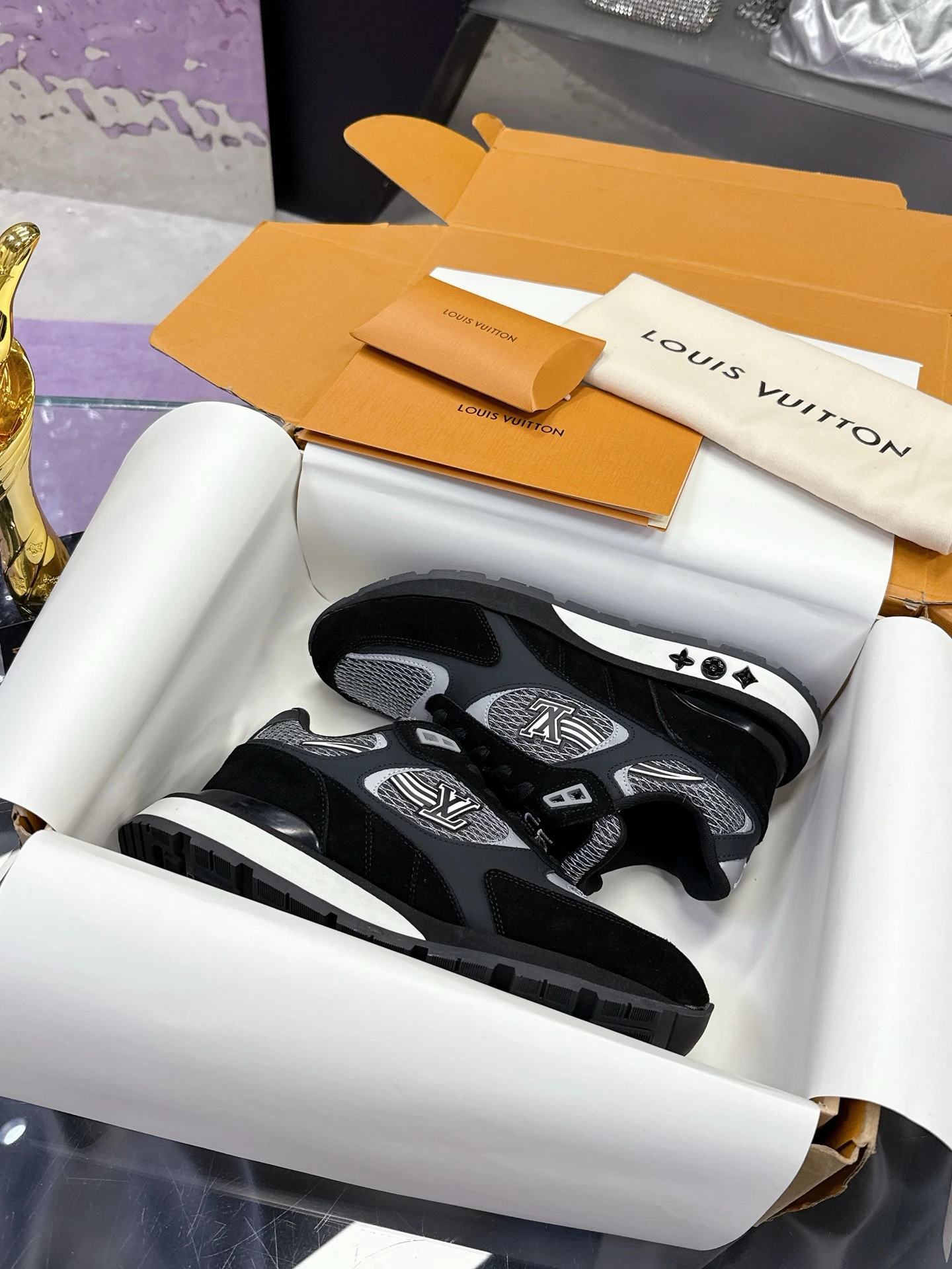 Louis Vuitton Sneakers — ab8a9d44