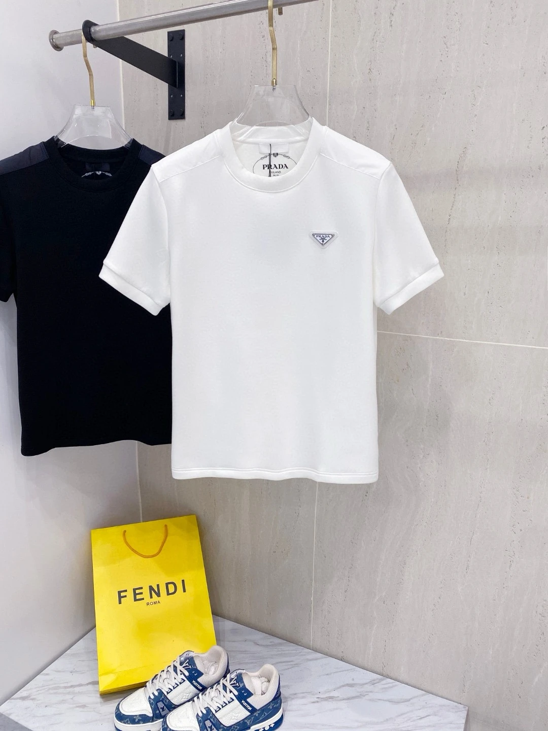 Prada T-Shirt — 3101b34f