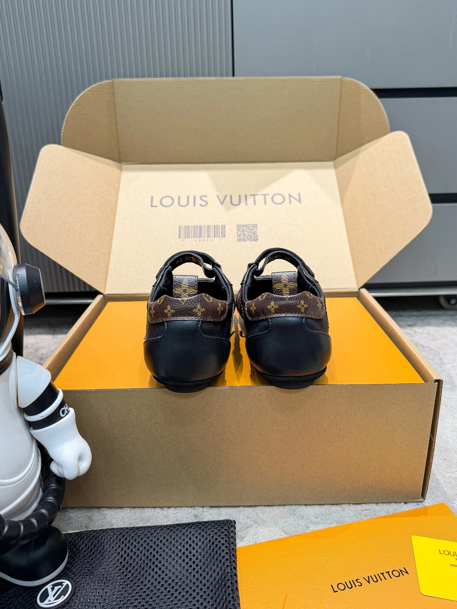 Louis Vuitton Sneakers — 3fda5cab
