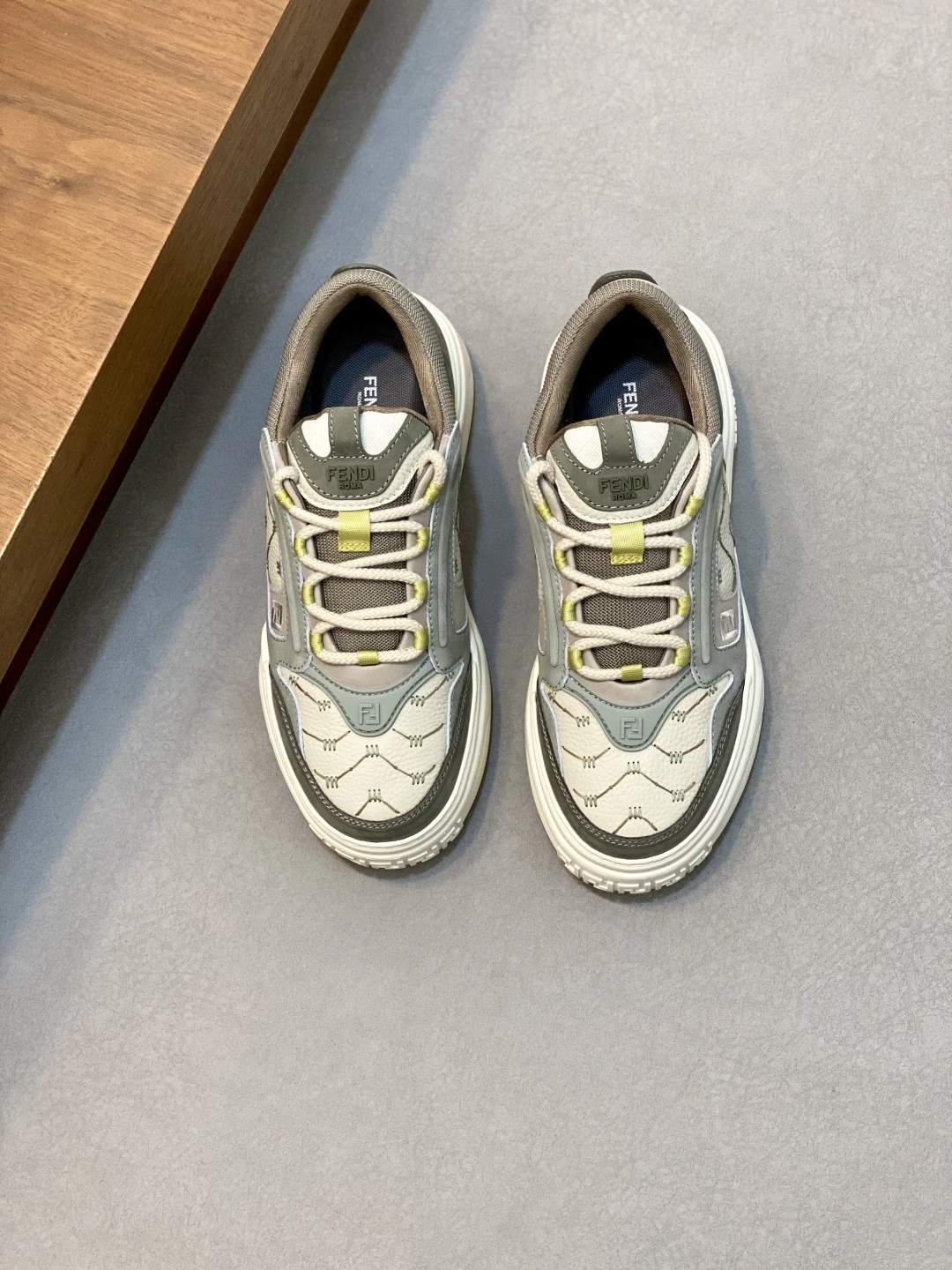 Fendi Sneakers — 54751919