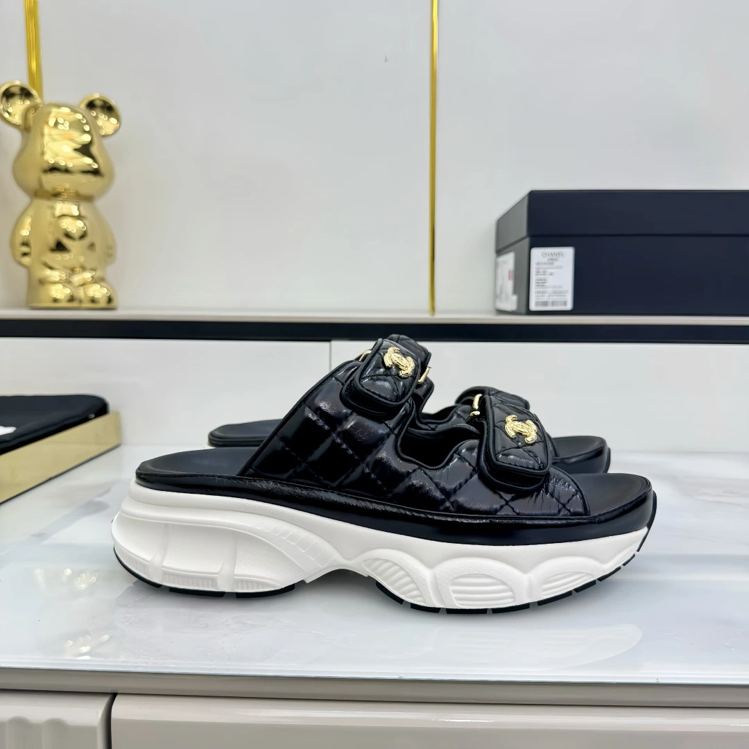 Chanel Slippers — c7bde997