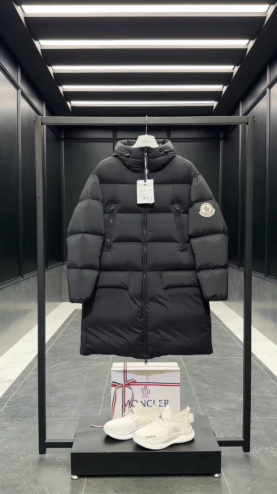 Moncler Down Jacket — d2834024