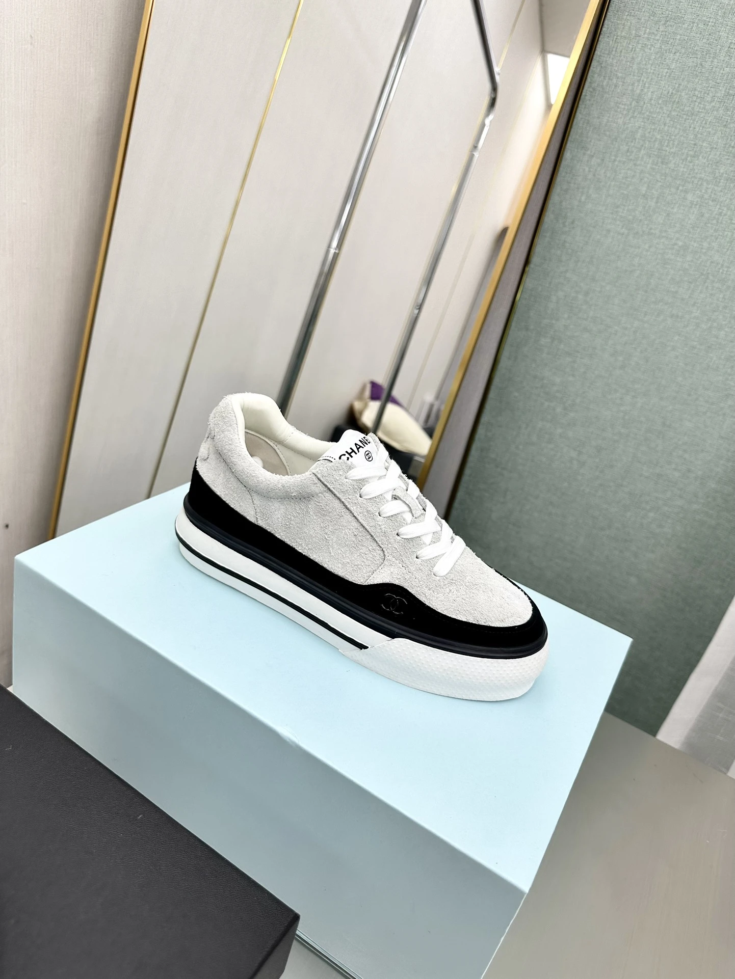 Chanel Sneakers — f13f7018