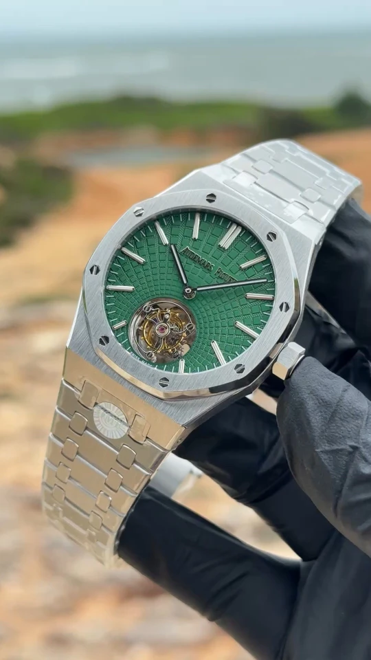 Audemars Piguet Watch — 651ee93c
