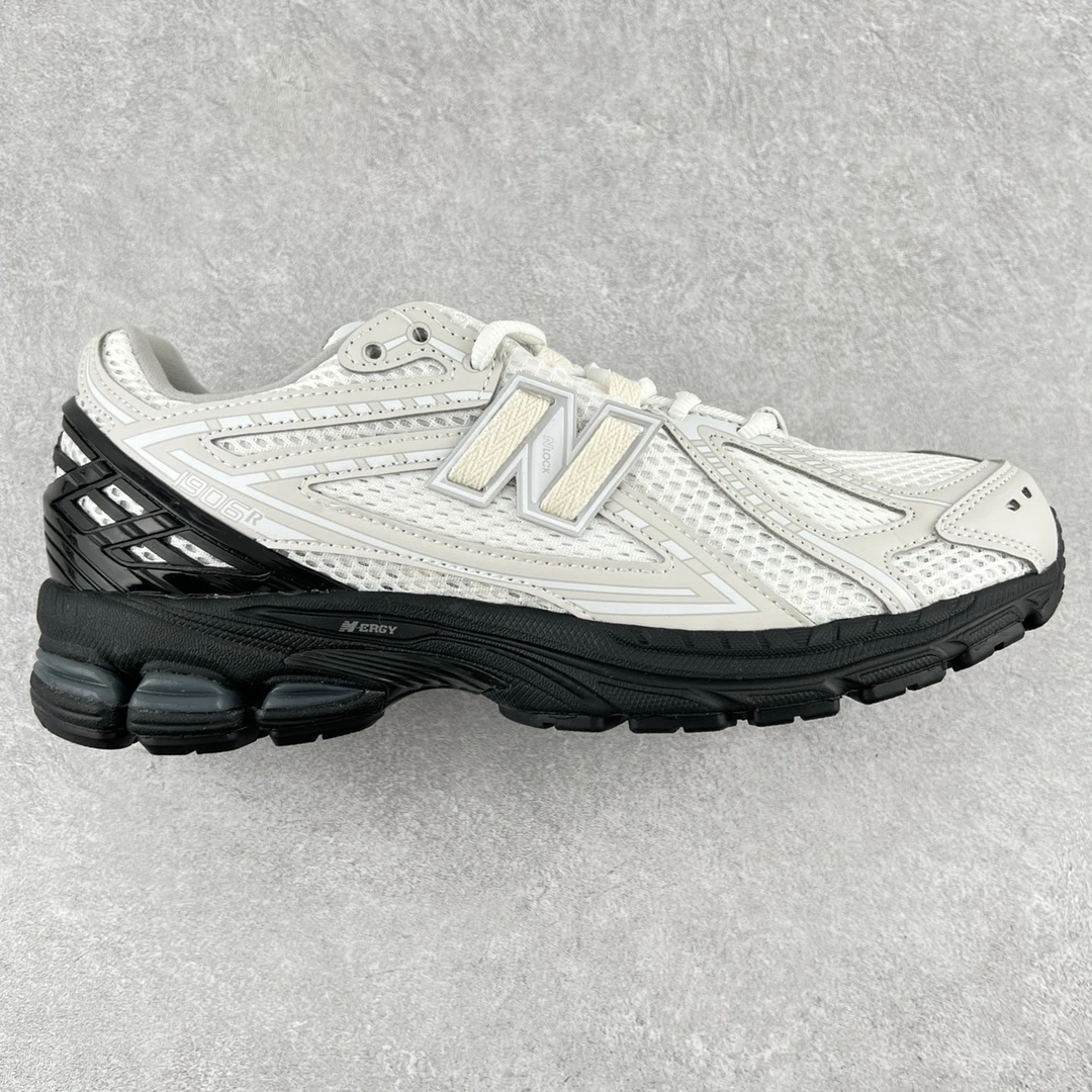 New Balance Sneakers — b3244bd6