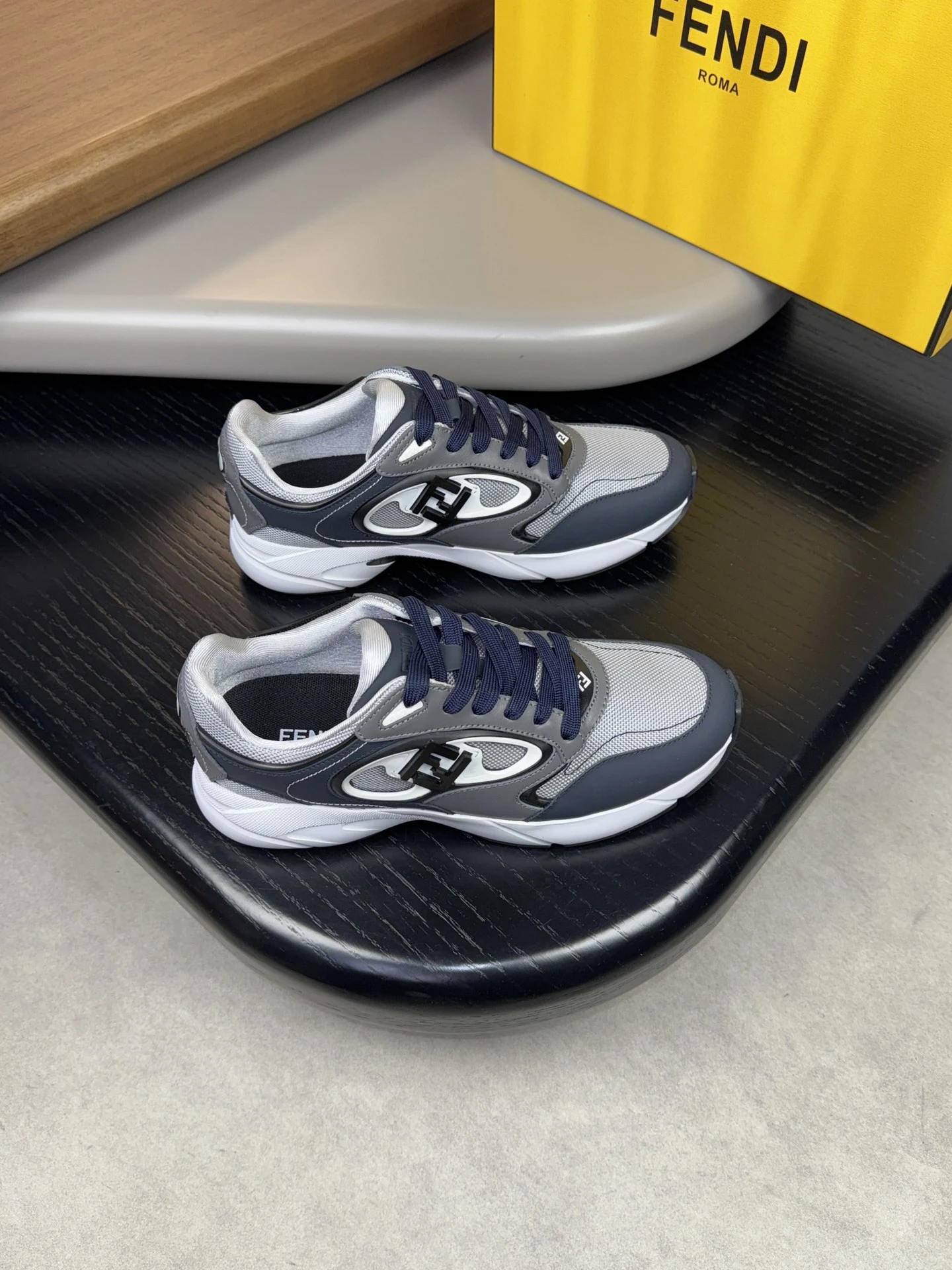 Fendi Sneakers — 155d8f3e