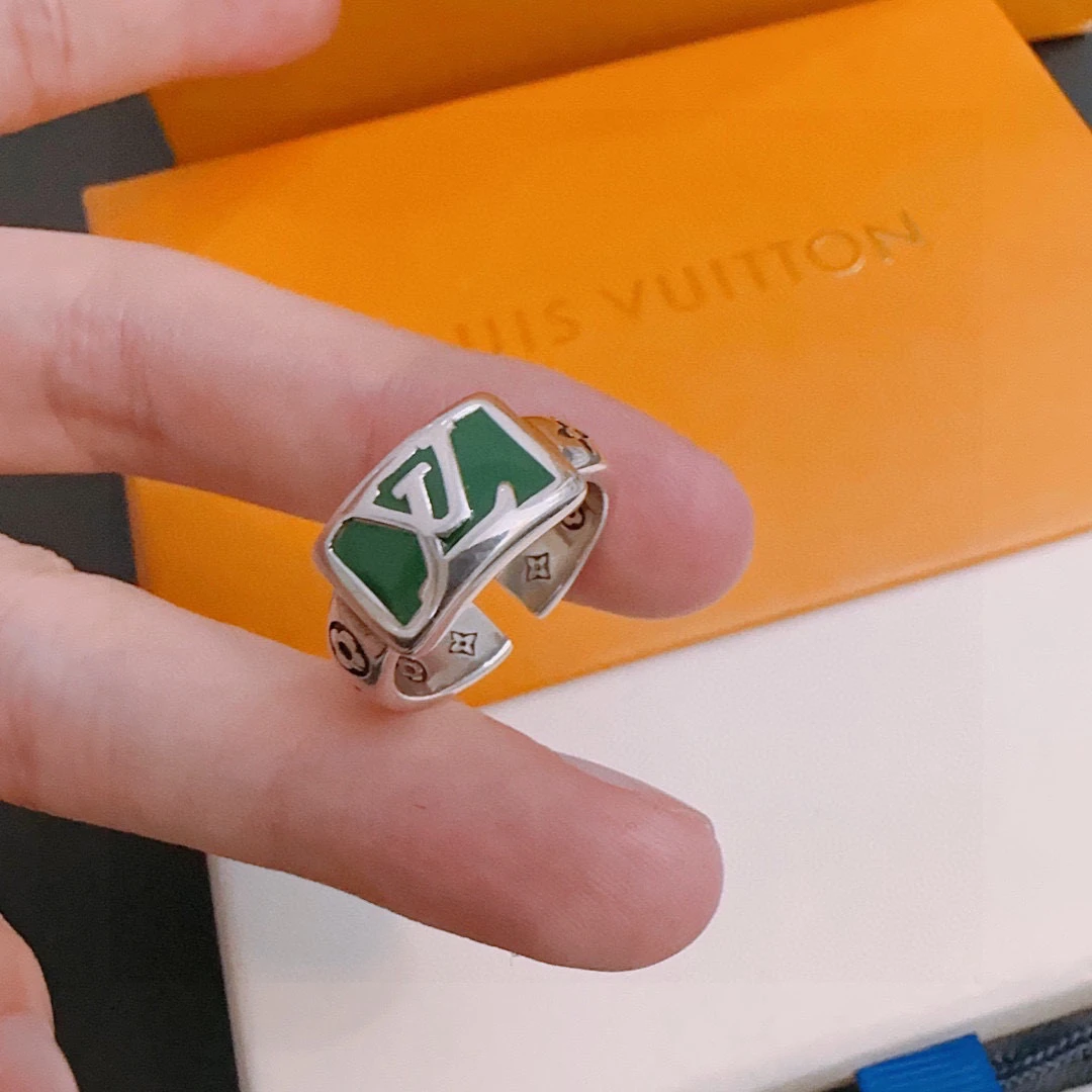 Louis Vuitton Necklaces — 3d2158f7