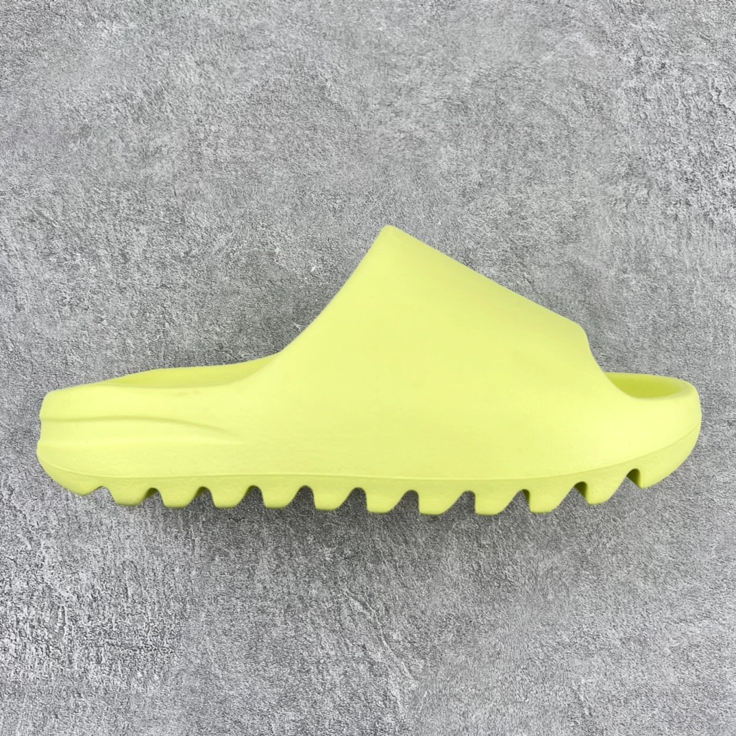 Adidas Slippers — e2d3b320