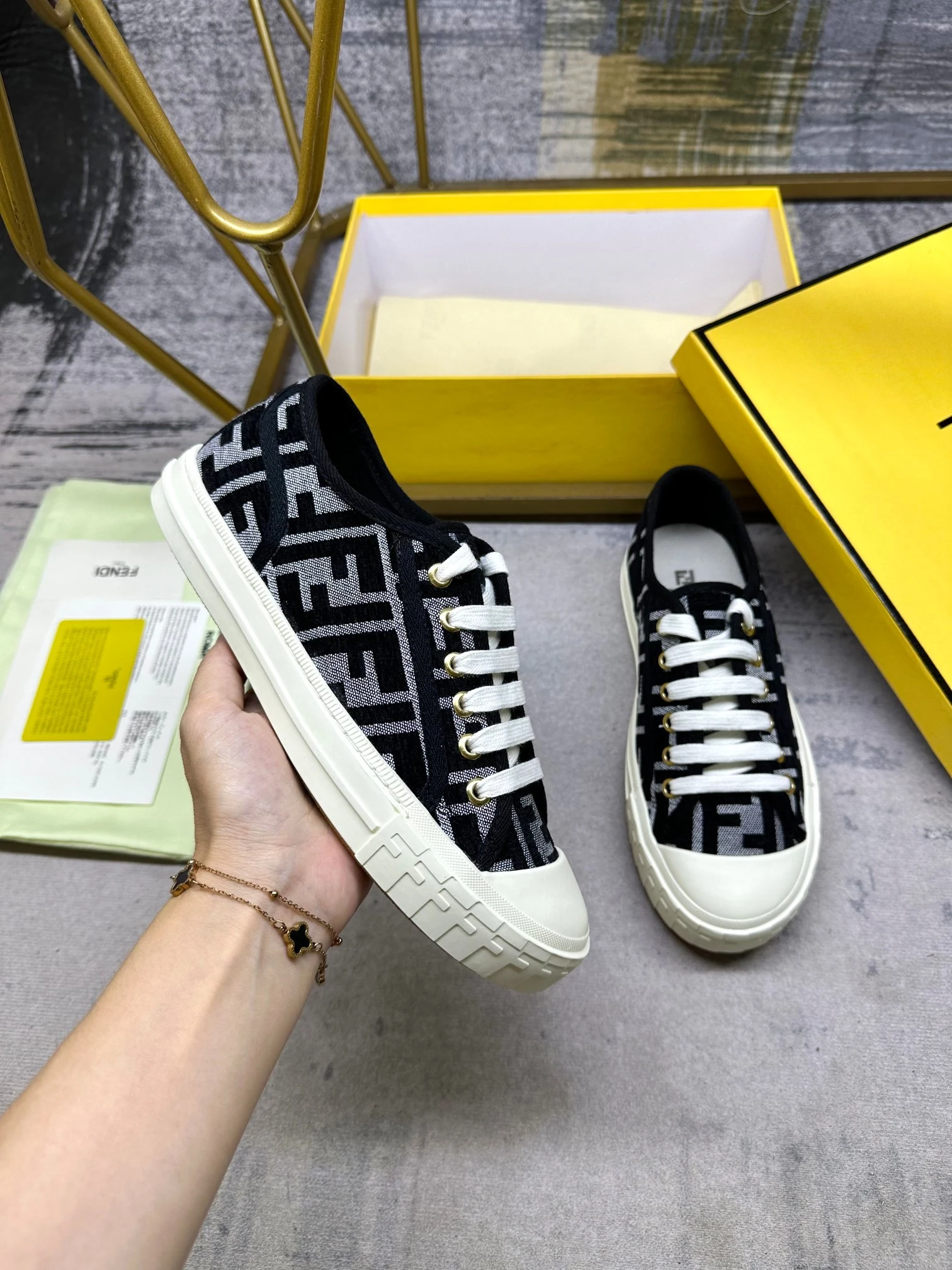 Fendi Sneakers — d5ce943d