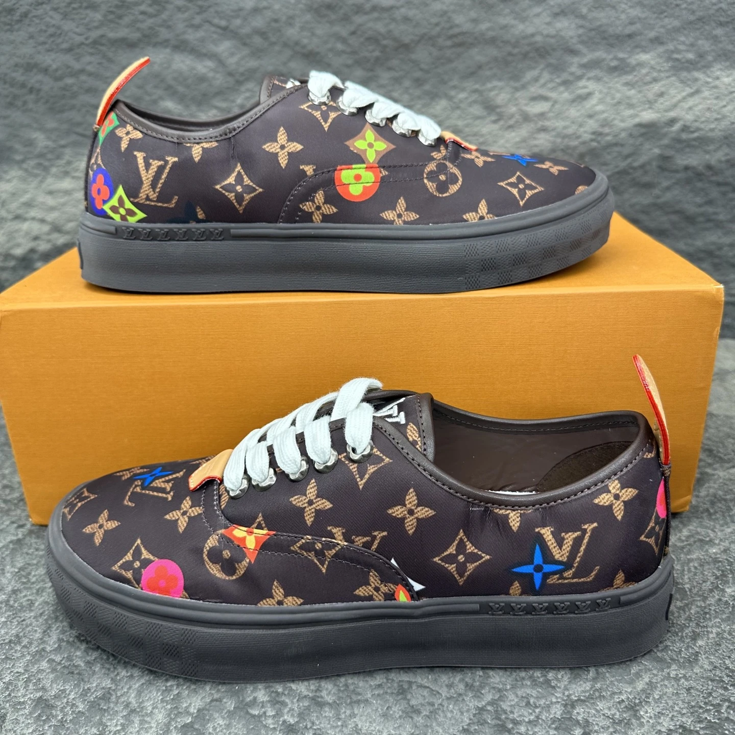 Louis Vuitton Sneakers — 4911ca97