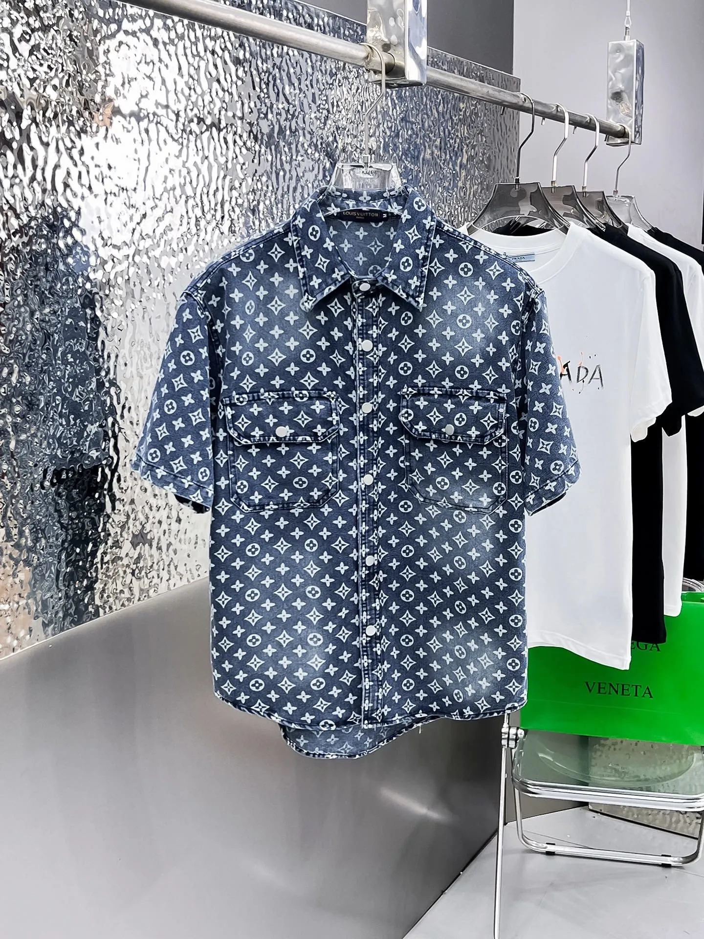Louis Vuitton T-Shirt — 96d4c336