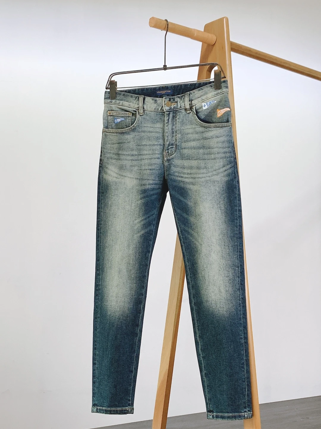 Louis Vuitton Jeans — b08fe3fe