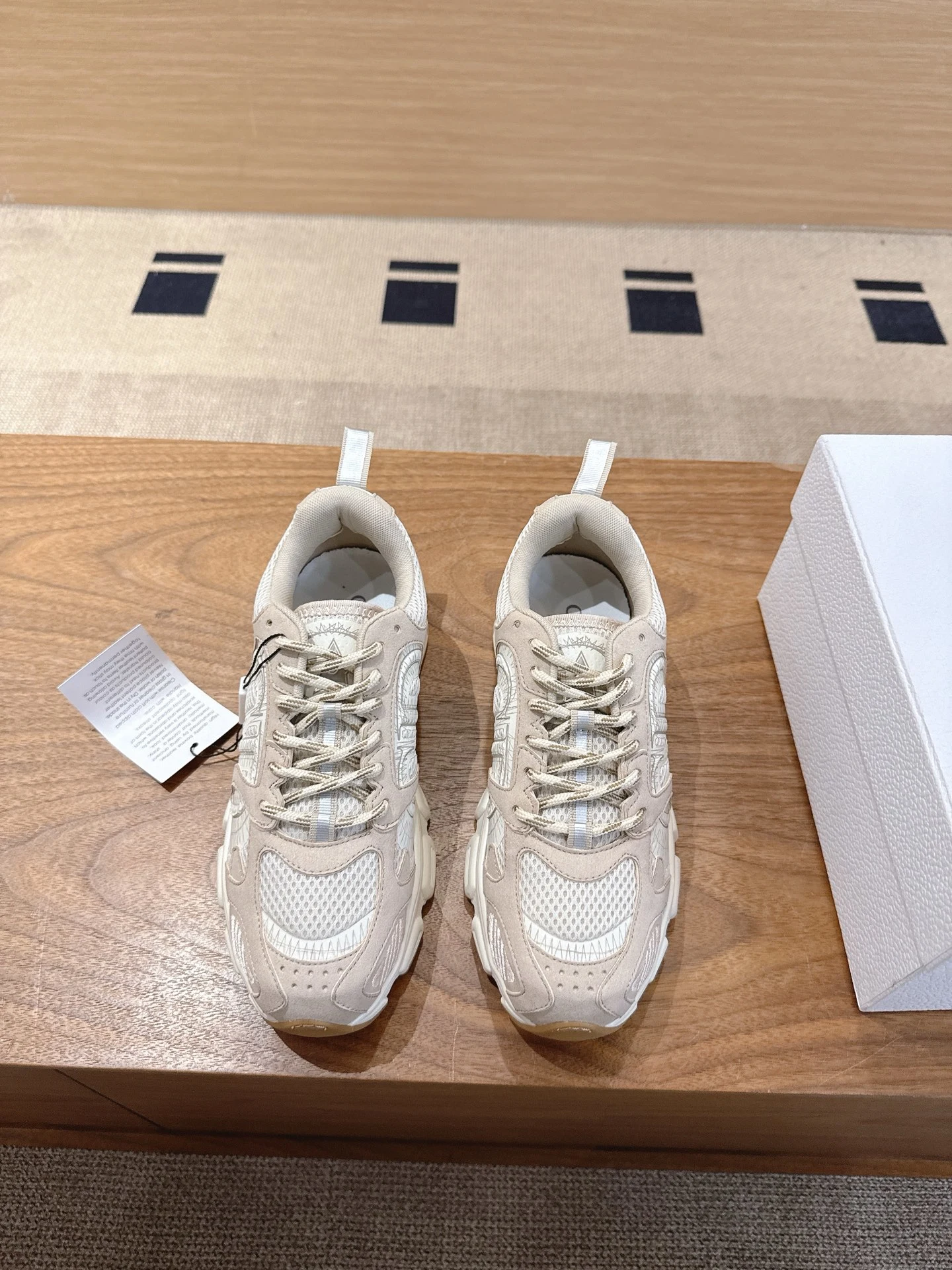 Dior Sneakers — dfe0a3fc