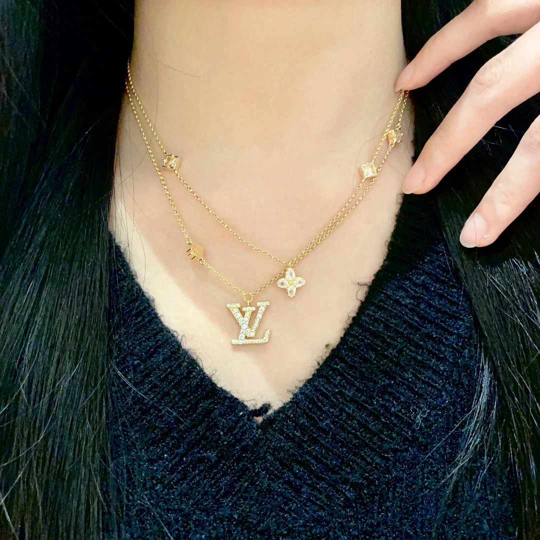 Louis Vuitton Necklaces — d3d2299c