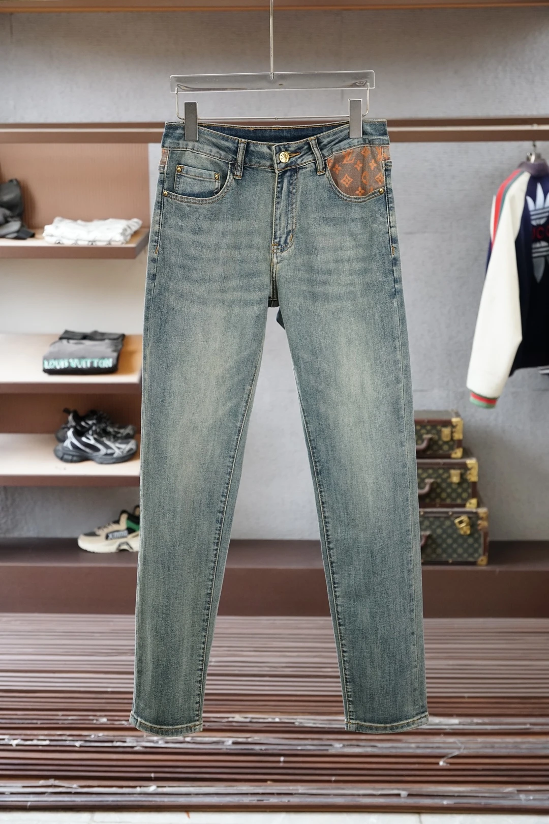 Louis Vuitton Jeans — 054d3612