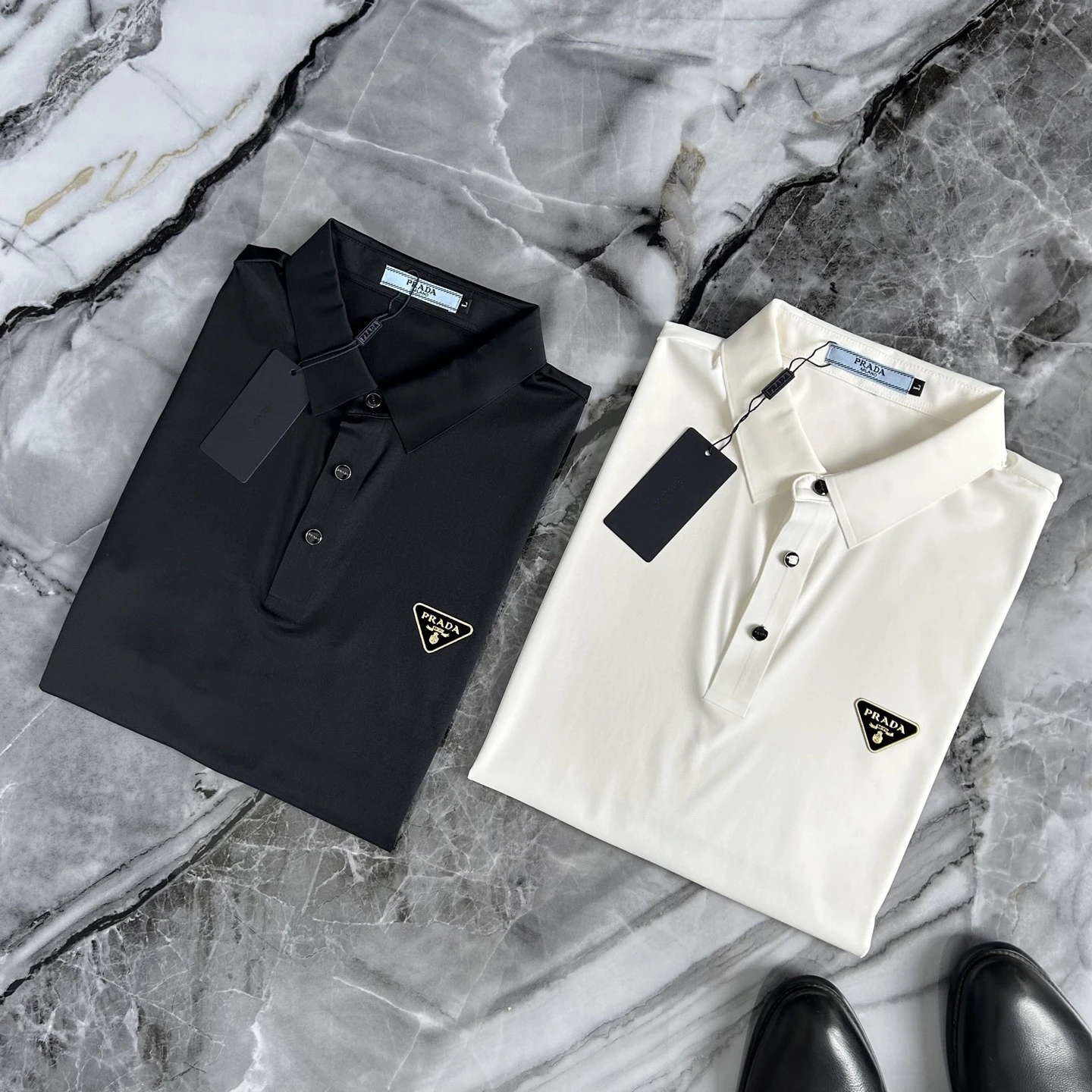 Prada T-Shirt — cdd9e0e6