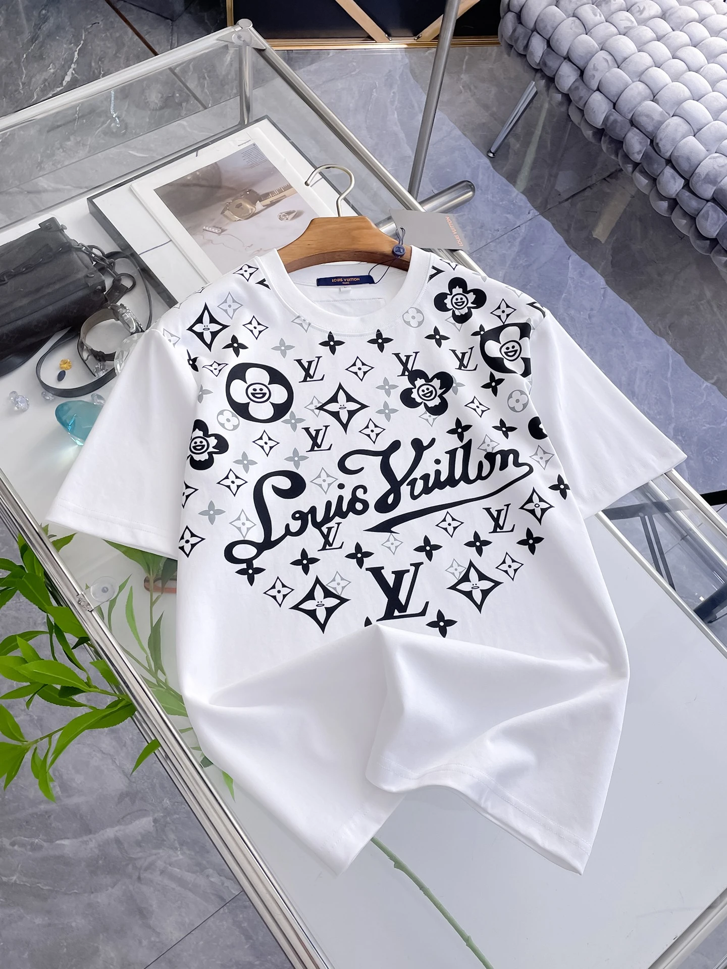 Louis Vuitton T-Shirt — 7f6a82fa