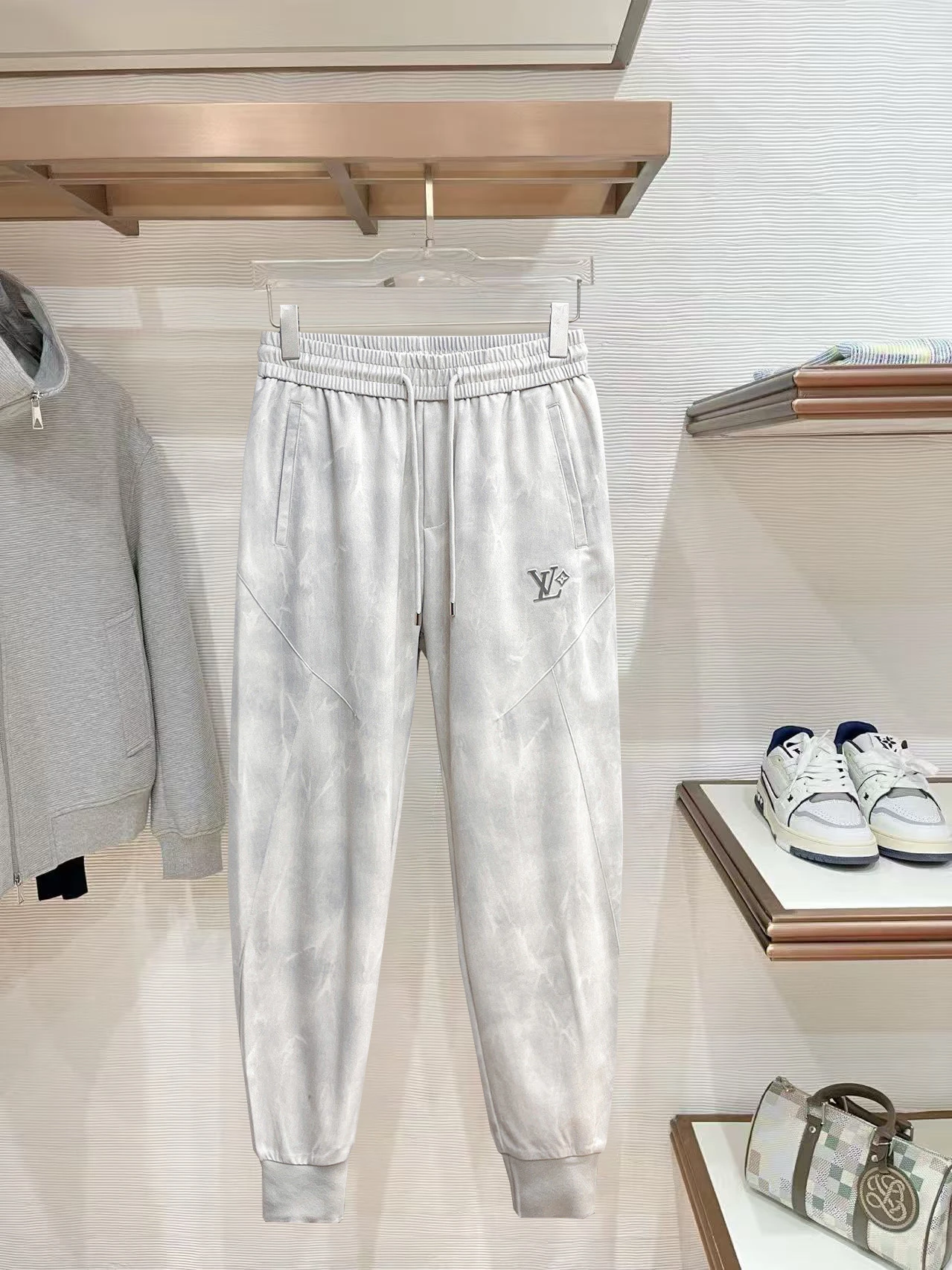 Louis Vuitton Trousers — 6ea9fc99