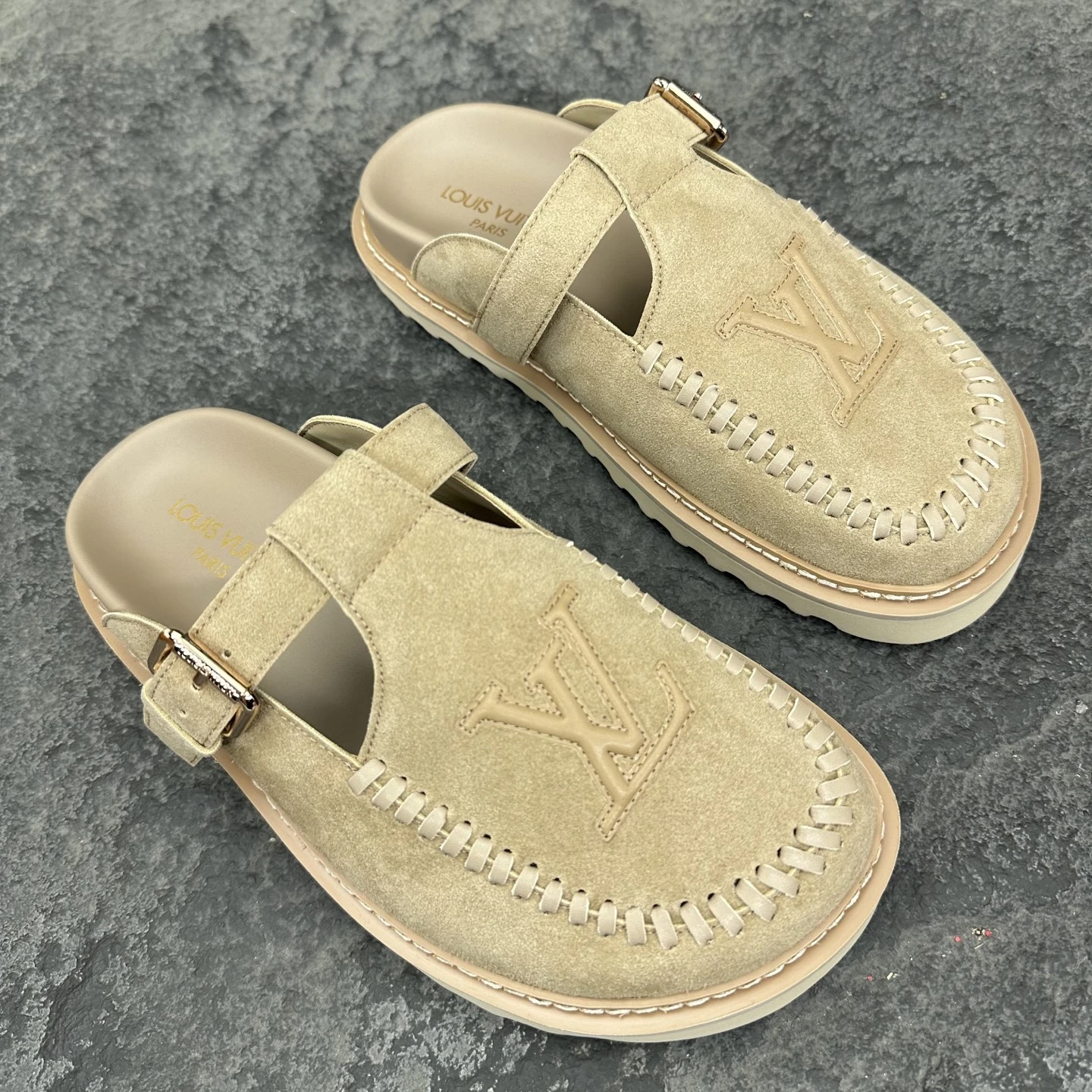 Louis Vuitton Mules — e549e9e5