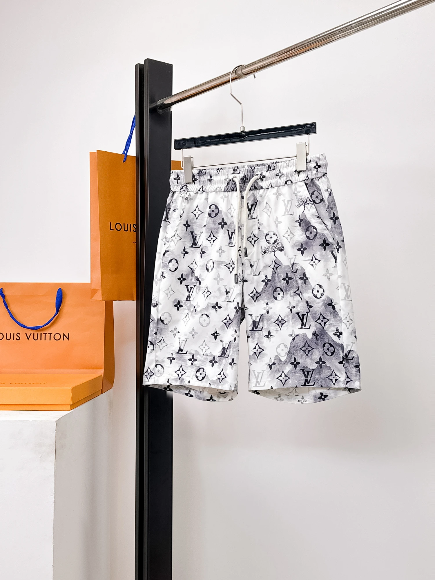 Louis Vuitton Shorts — 3c1632fb