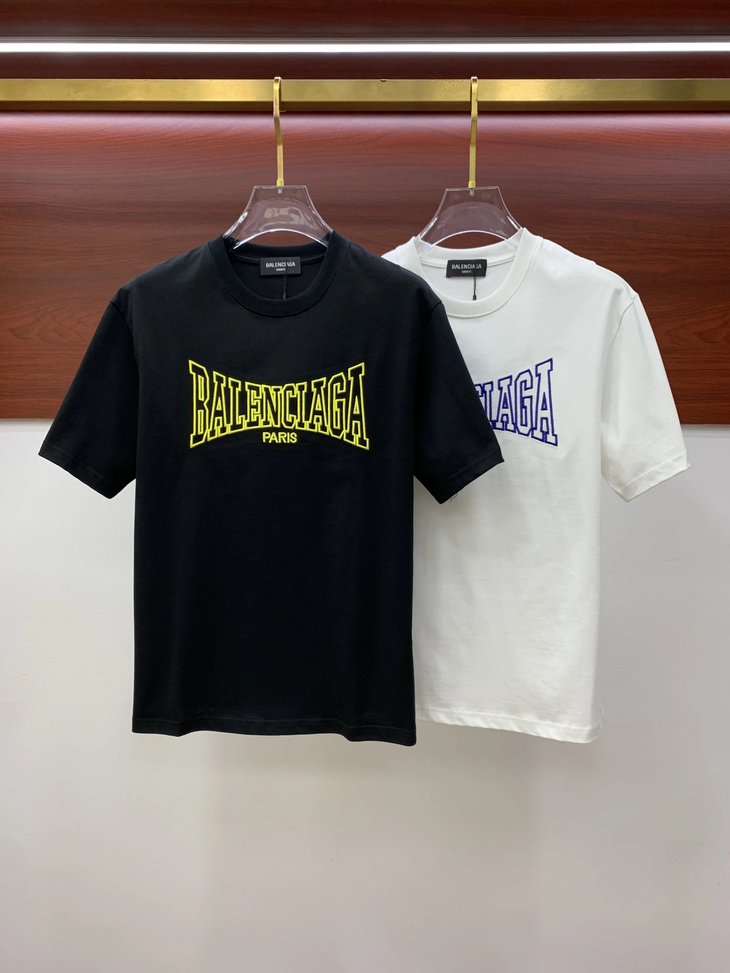 Balenciaga T-Shirt — 16d75051