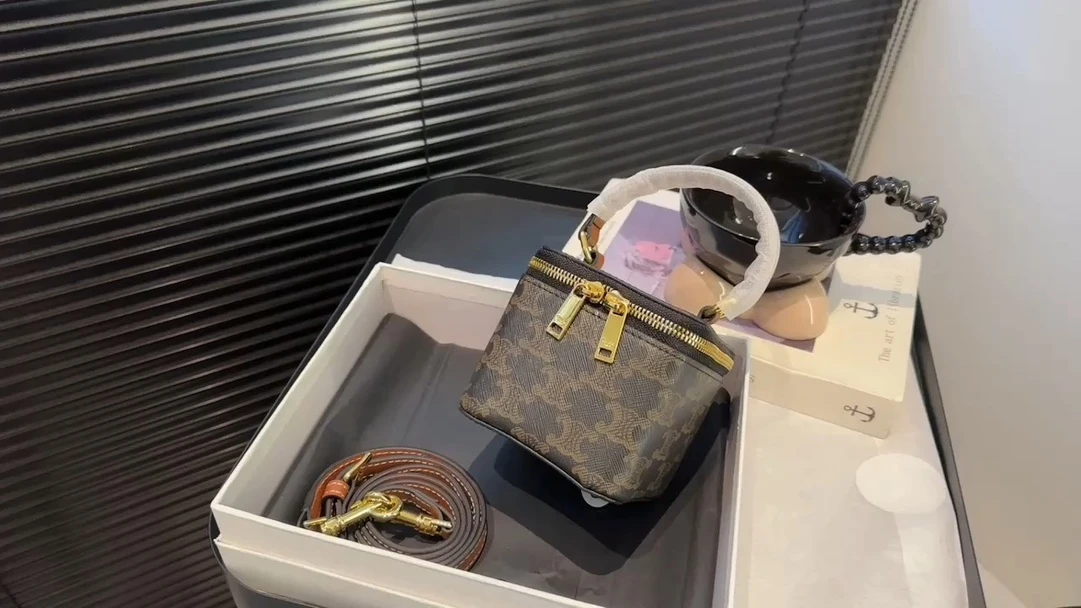 Travel Bags — e6f5d5f9