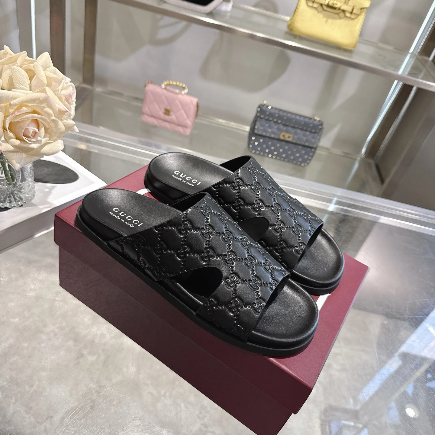 Slippers — 09acda2b