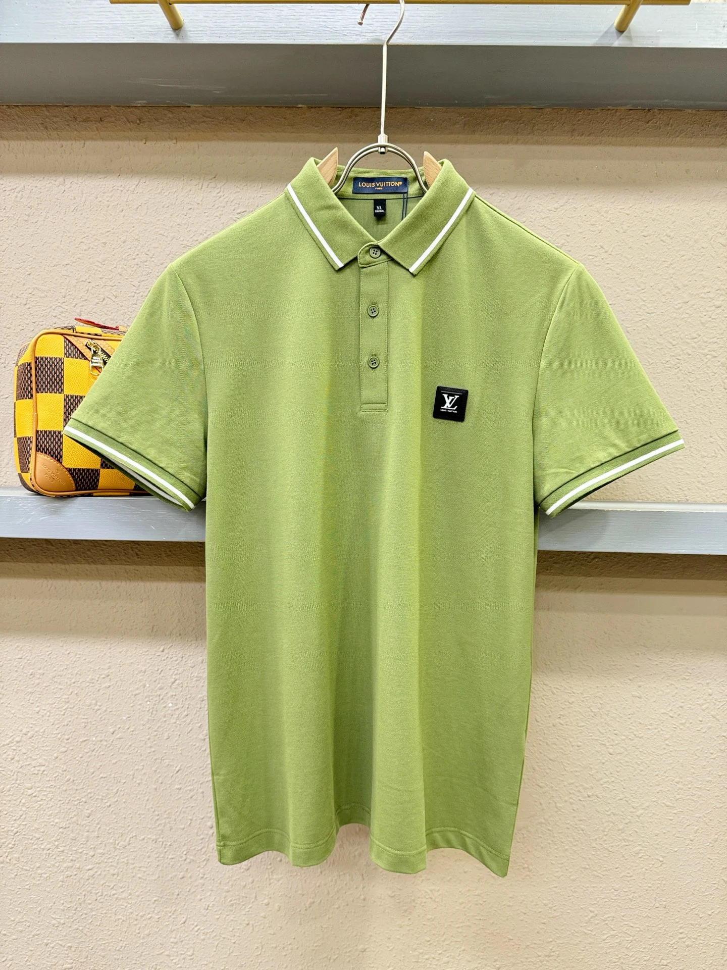Louis Vuitton T-Shirt — a0a2e369