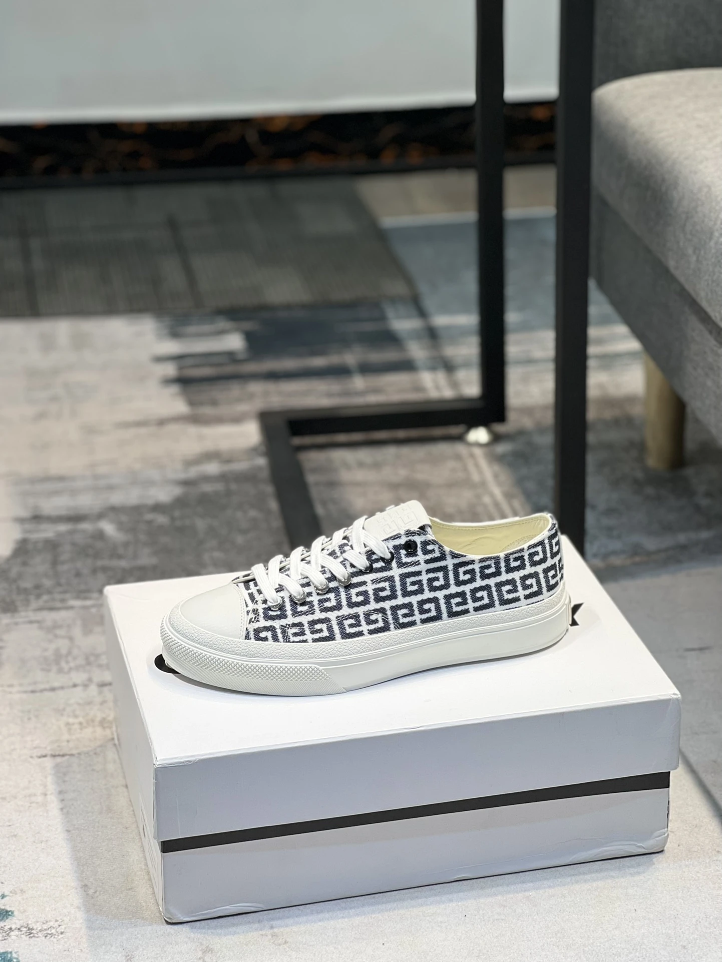 Givenchy Shoes — 676214b2