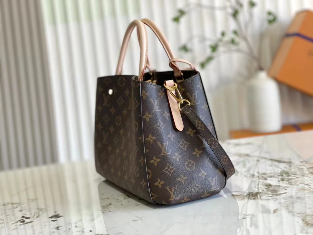 Louis Vuitton Bag — e8a32452