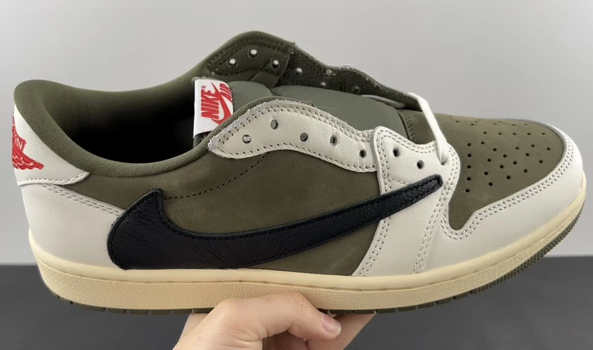 Nike Shoes — 77b8c7f1