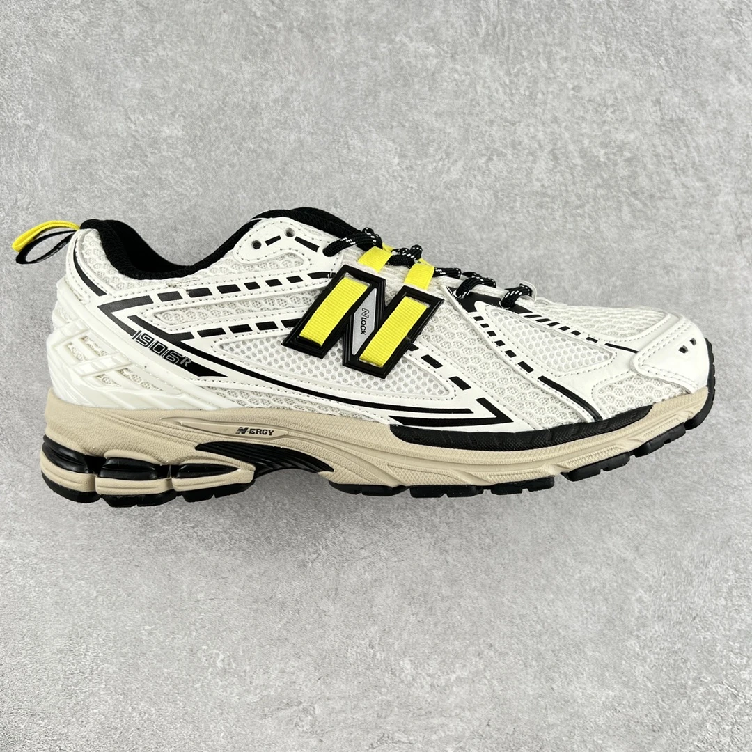 New Balance Sneakers — b42eb23d