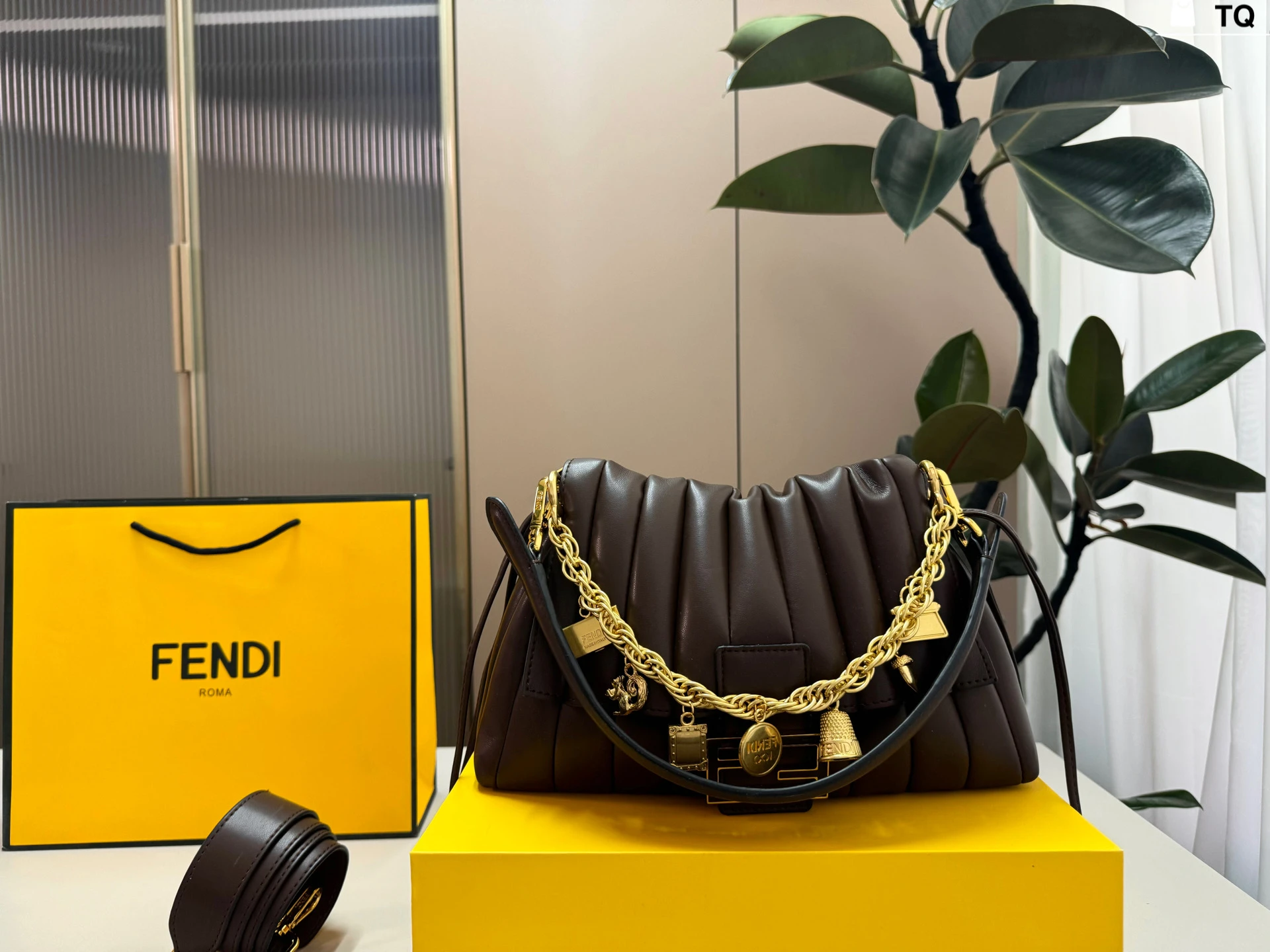 Fendi Bag — 5ee34c55