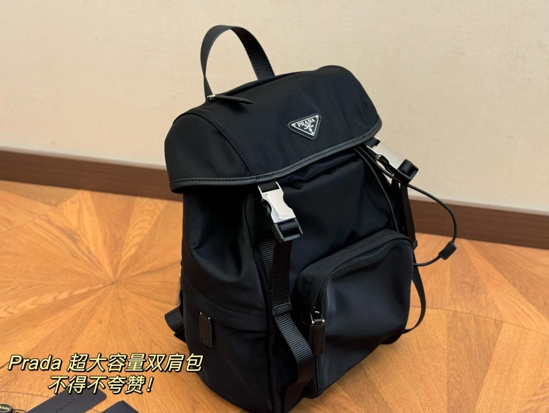 Prada Bag — 7dd69e76