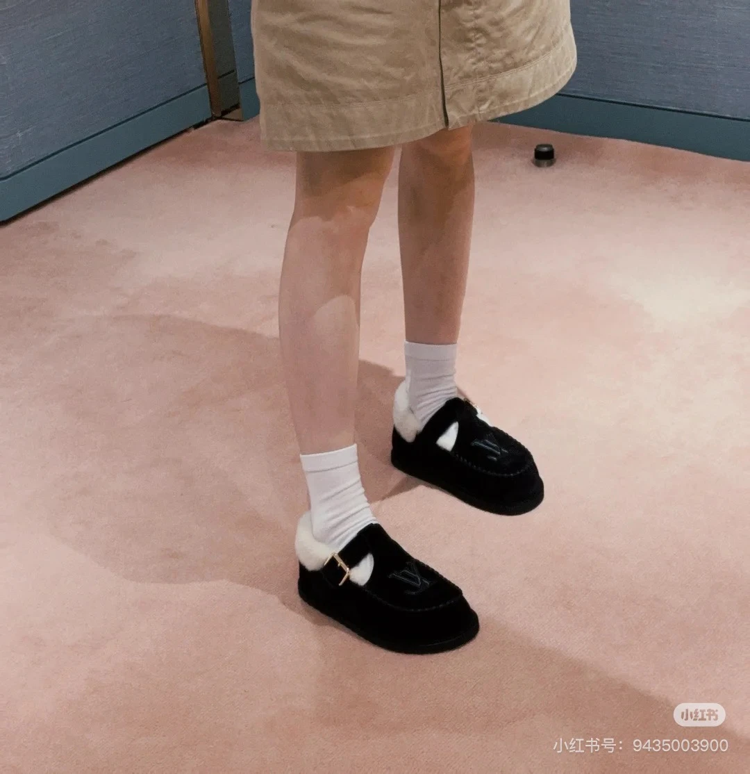 Louis Vuitton Slippers — 622e75cc