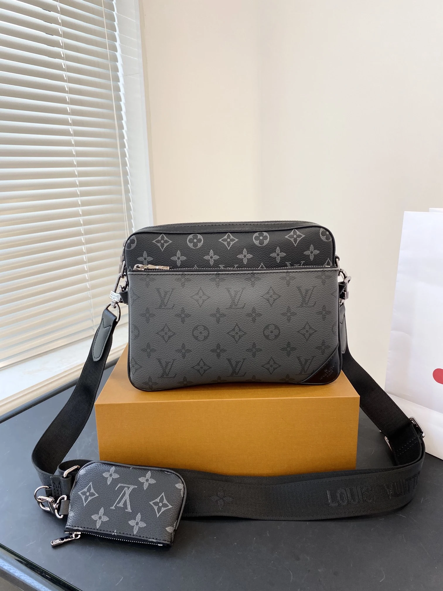 Louis Vuitton Bag — 58773a12