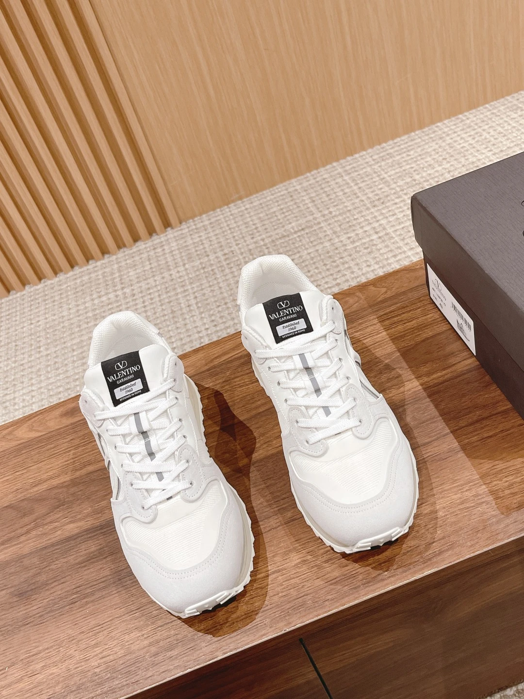 Valentino Sneakers — 566e2af9