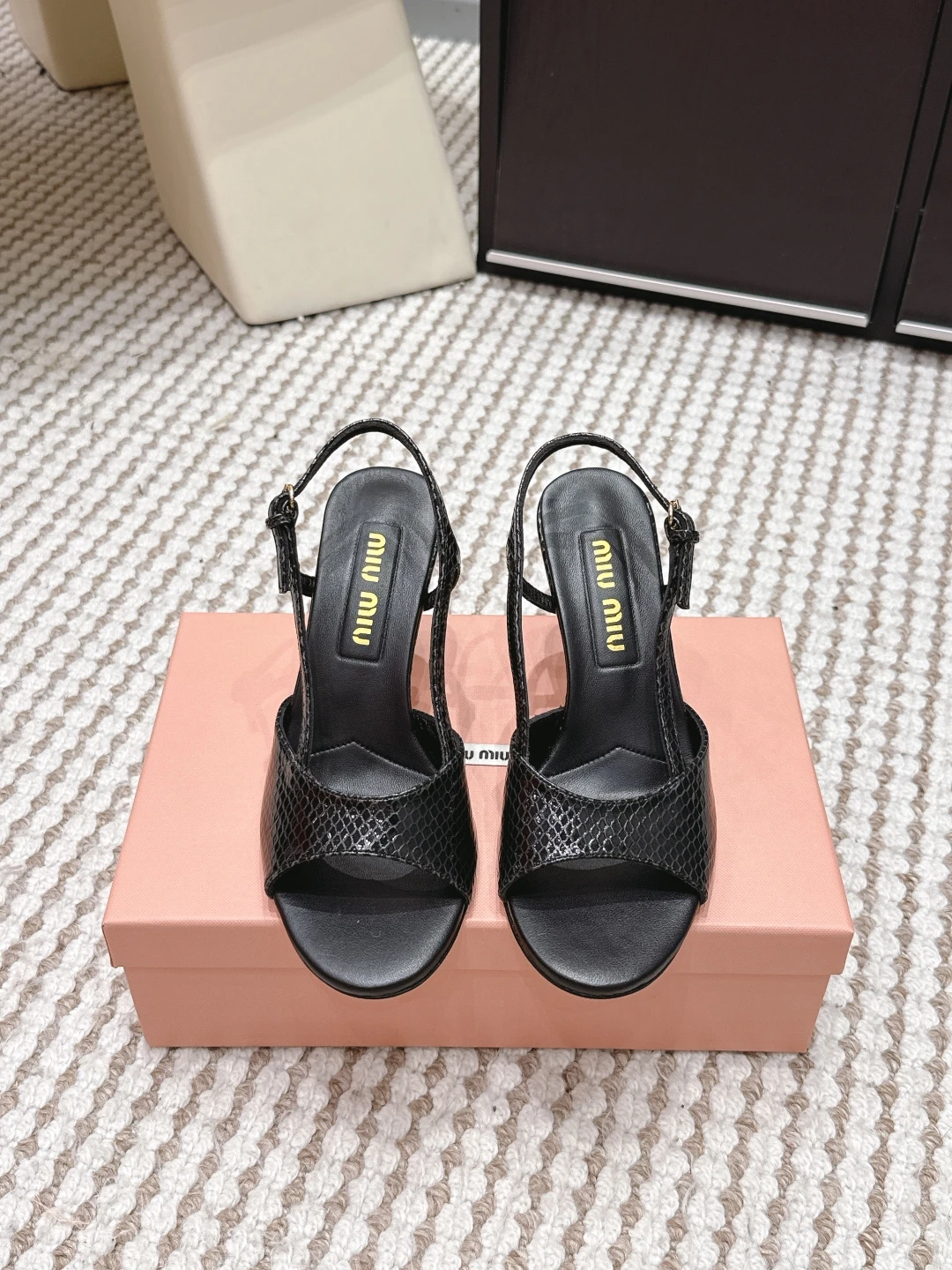 Miu Miu Slippers — 3ce710ee