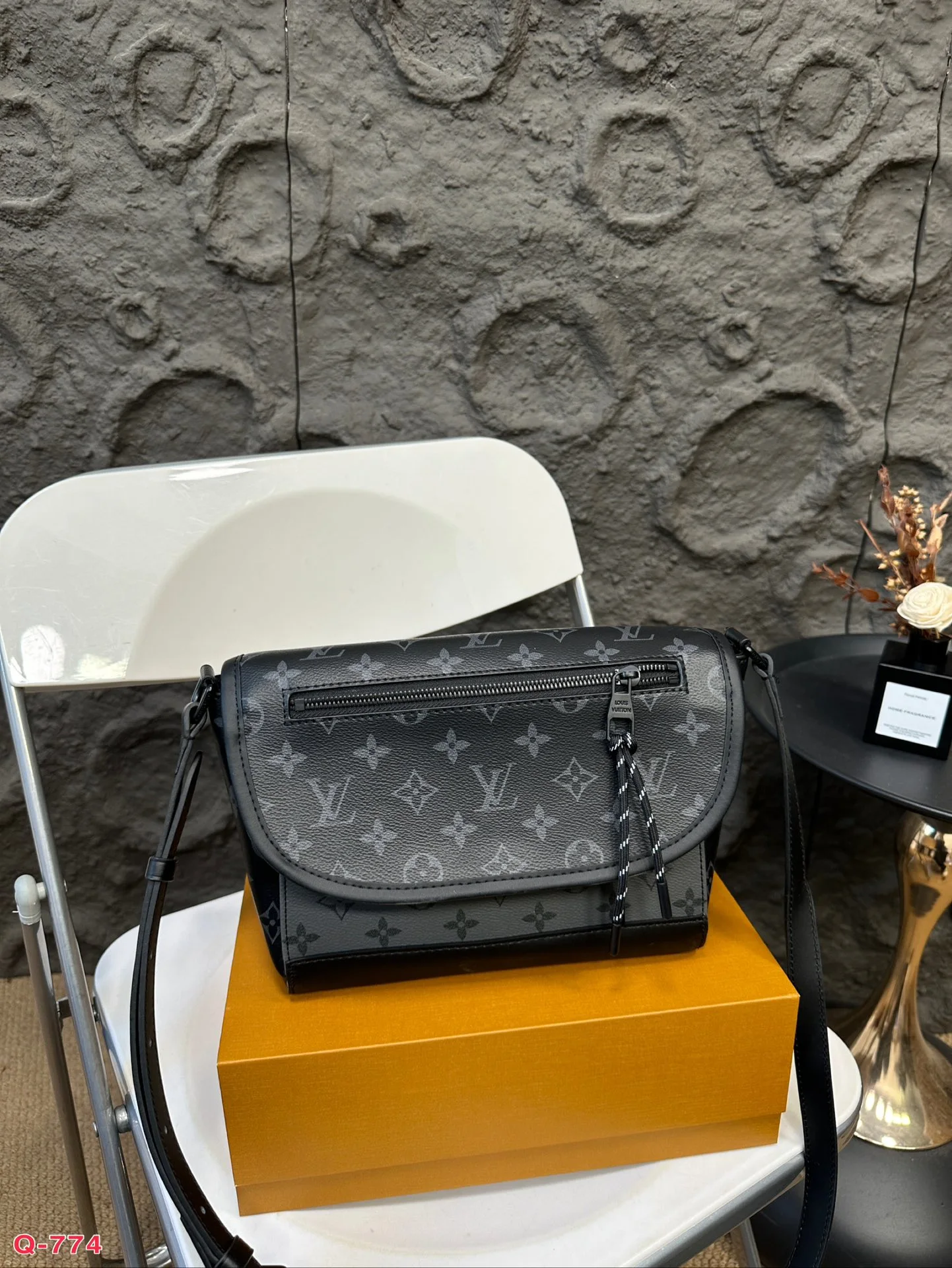 Louis Vuitton Bag — 0dc25626
