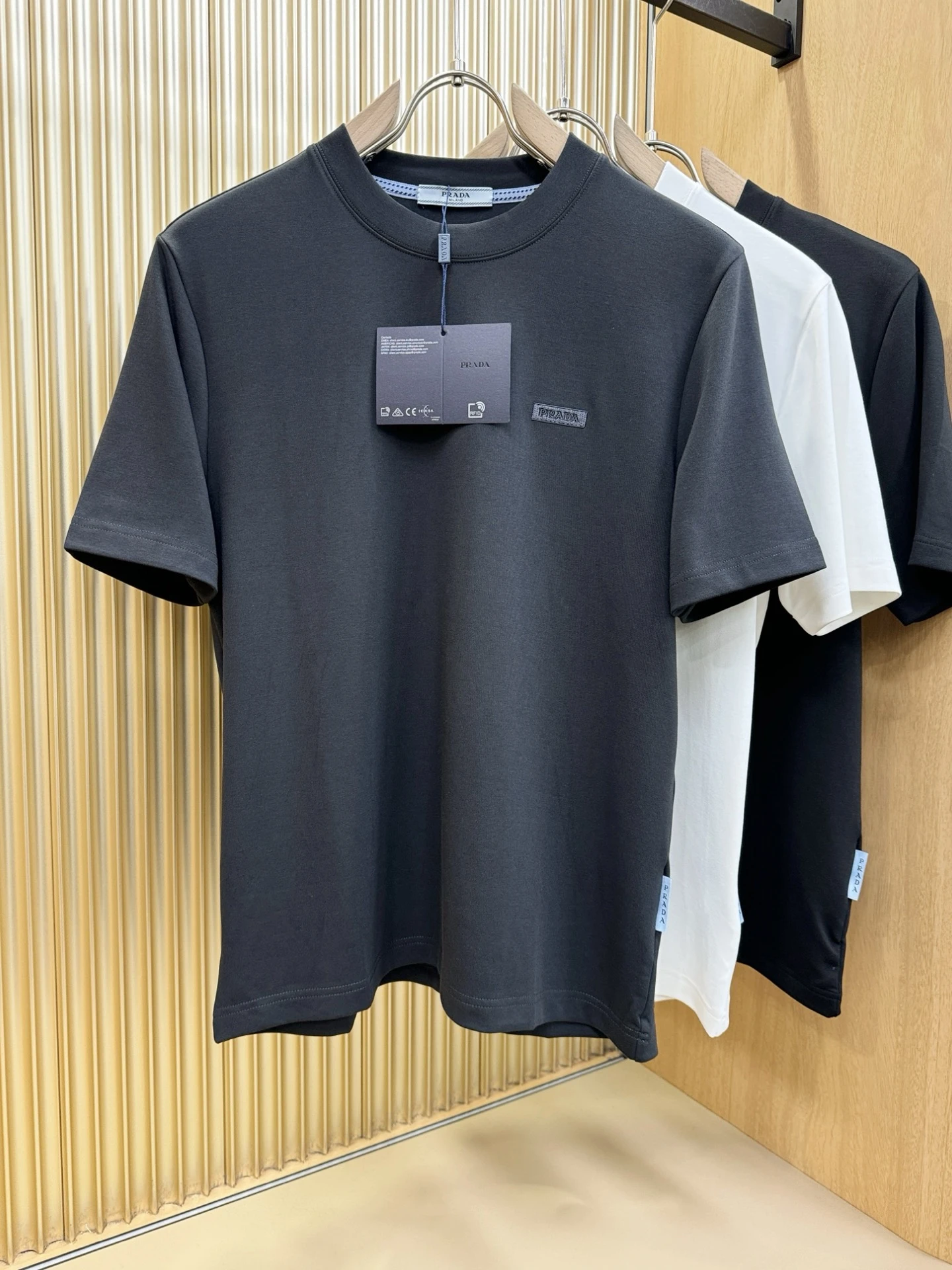 Prada T-Shirt — d17387a5