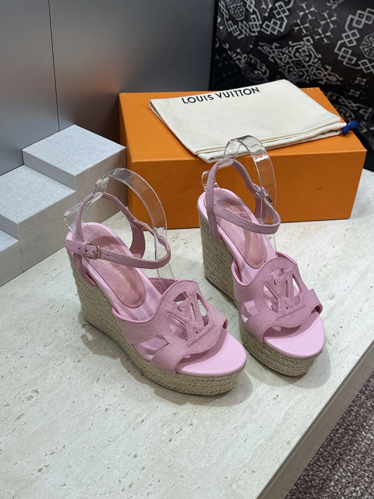 Louis Vuitton Sandals — c5177da7