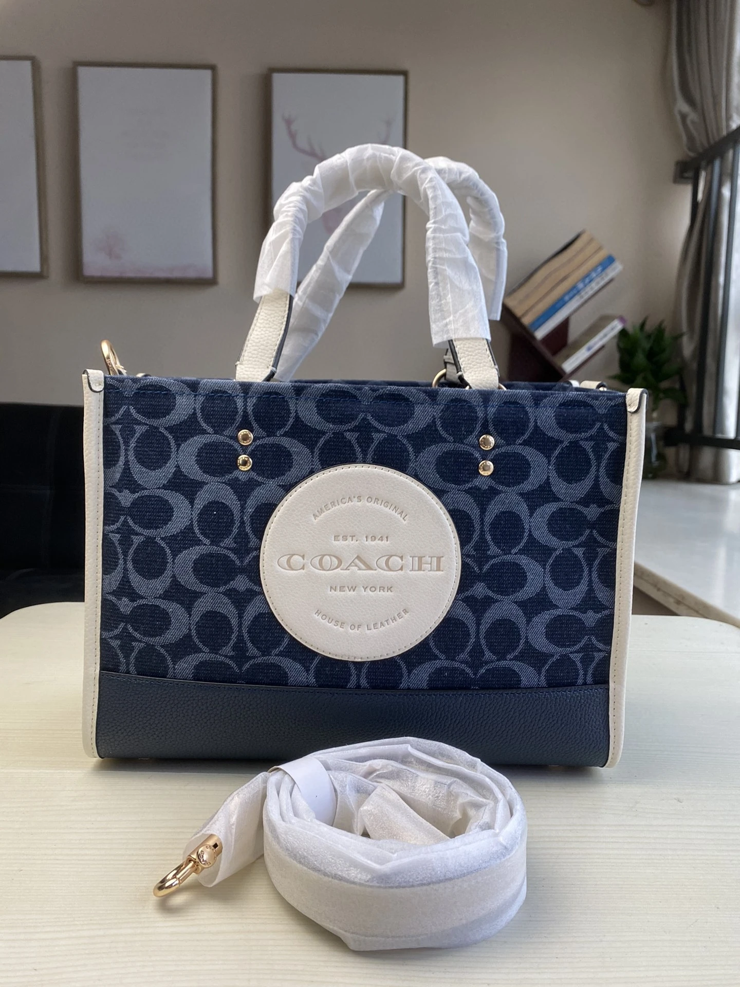 Coach Bag — d4e8c91f