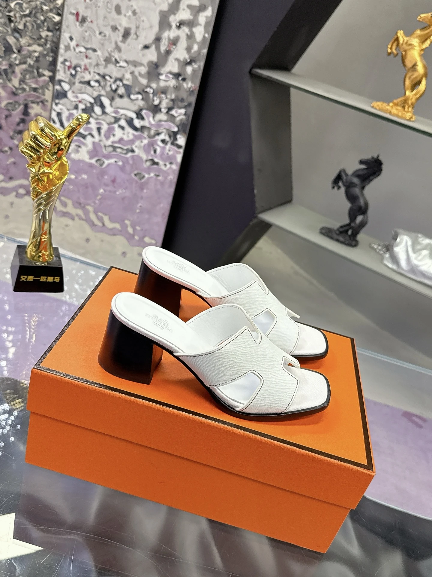 Hermès Slippers — 686b4df4
