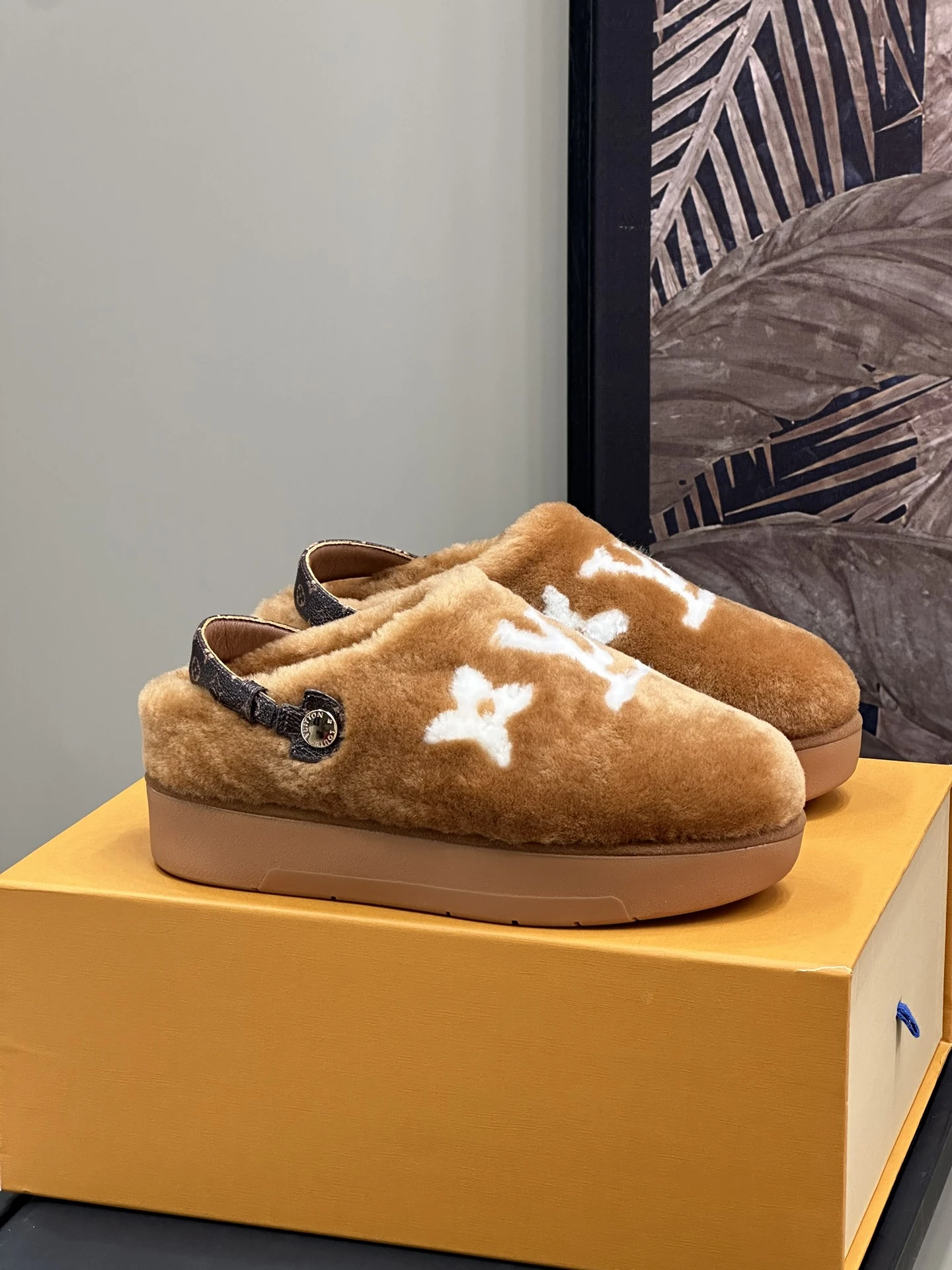 Louis Vuitton Slippers — c95e182d