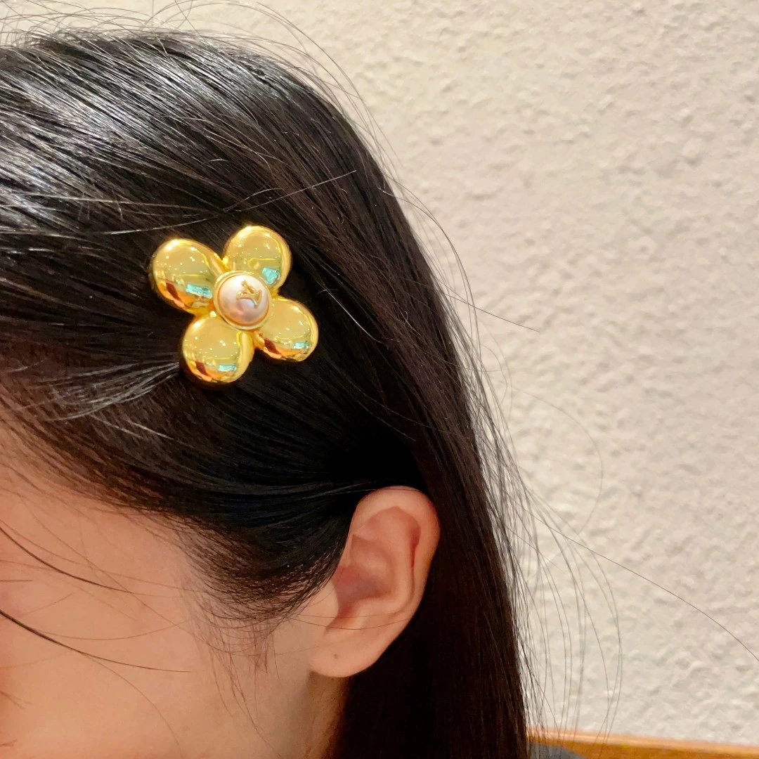 Louis Vuitton Hair Accessories — bbf5fd54