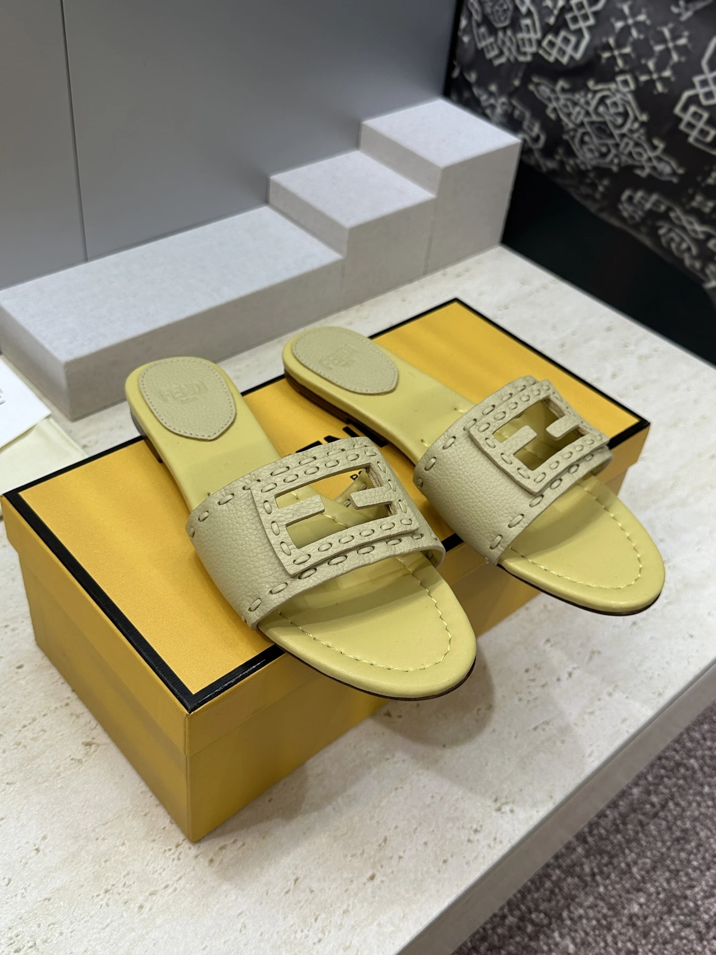 Fendi Slippers — bc99281c